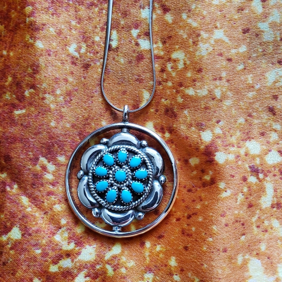 Zuni Turquoise and coral spinner - Picture 2 of 5
